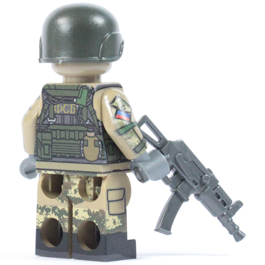 Cluster Operator – custom LEGO-compatible minifigure item by BrickTactical, alternate view