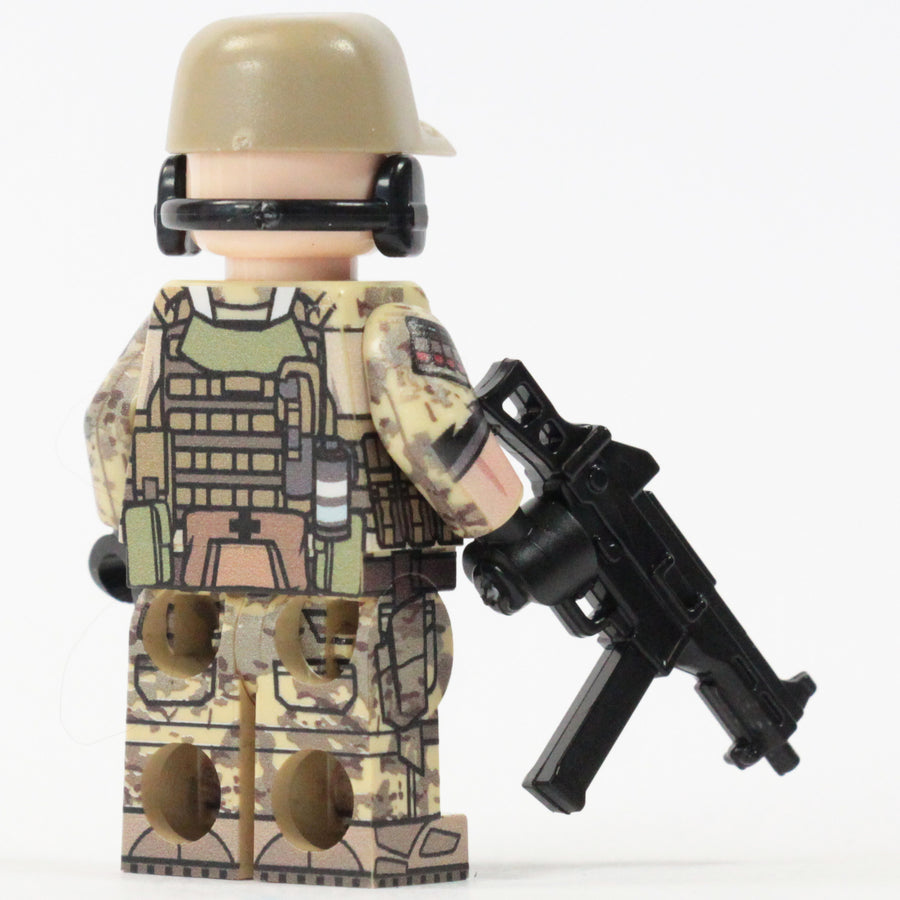 BrickTactical Custom LEGO Minifigure American Engineer V4 view 2