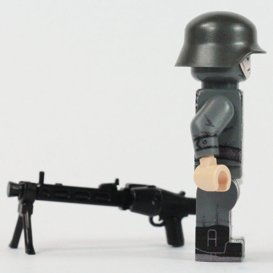 WW2 German Machine Gunner - LIMITED EDITION 1/72 – custom LEGO-compatible minifigure item by BrickTactical, alternate view