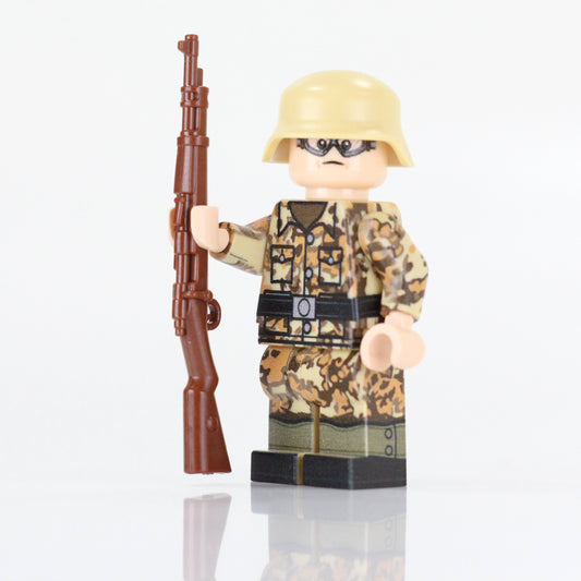 WW2 German Tan Camo Soldier