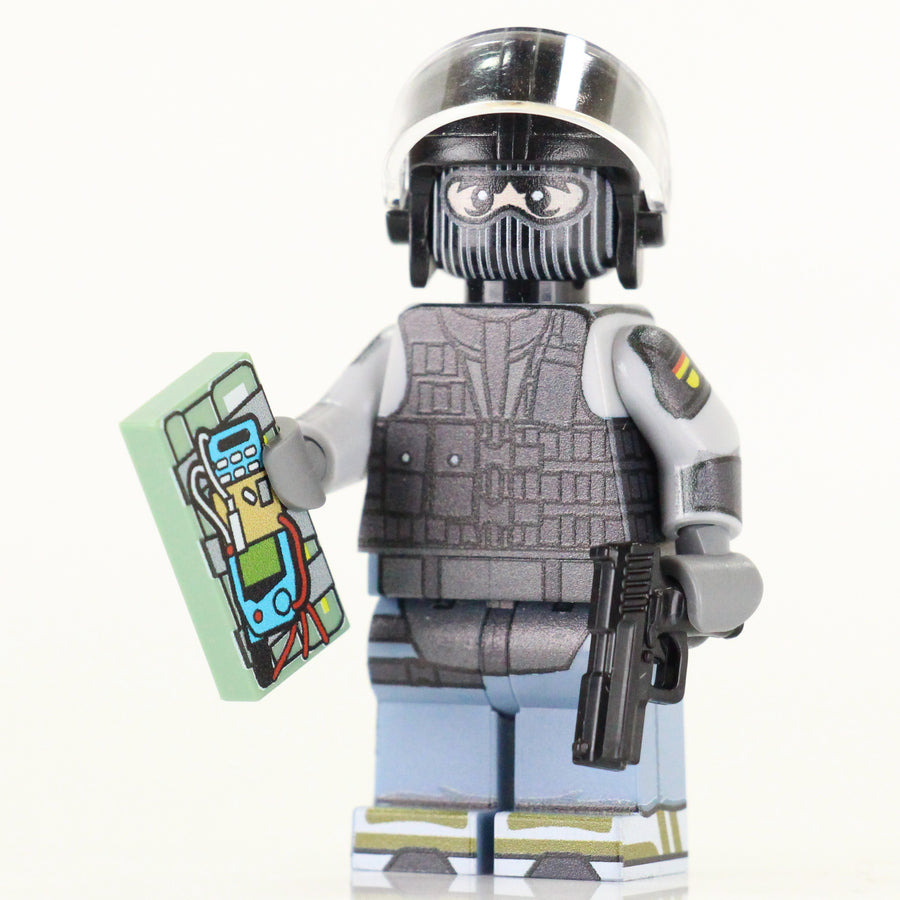 Viperstrike Operator – custom LEGO-compatible minifigure item by BrickTactical