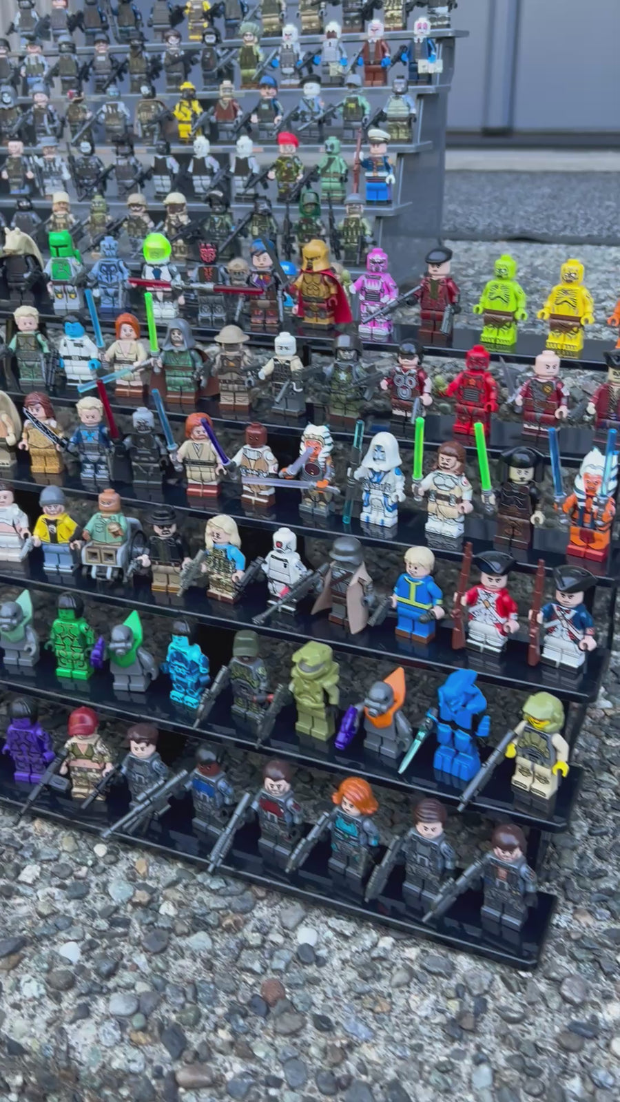 Minifigure Display Stand for custom LEGO minifigures video by BrickTactical