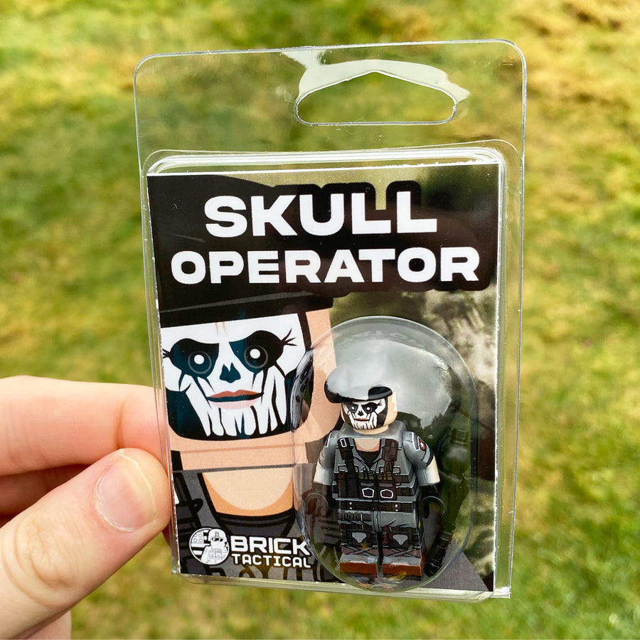 Skull Operator – custom LEGO-compatible minifigure item by BrickTactical, alternate view